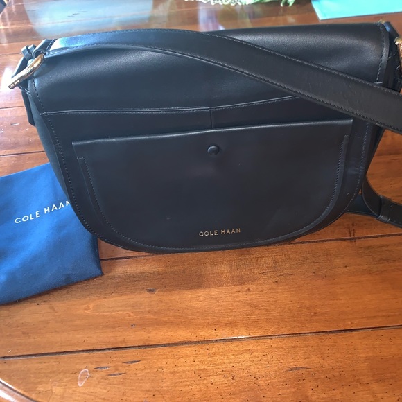 Grand Ambition Saddle Bag Crossbody - Picture 9 of 10